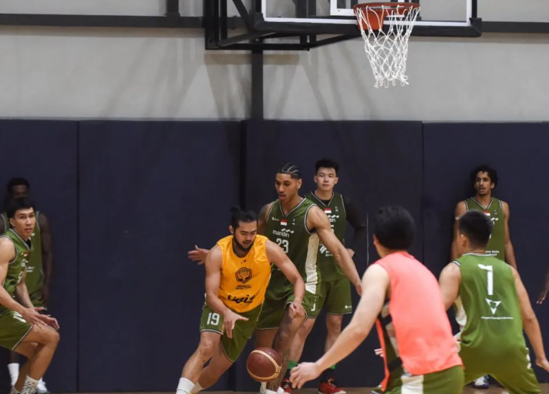 Pelatih Timnas Basket Putra Indonesia Bidik Kemenangan Laga Perdana Asian Games 2026